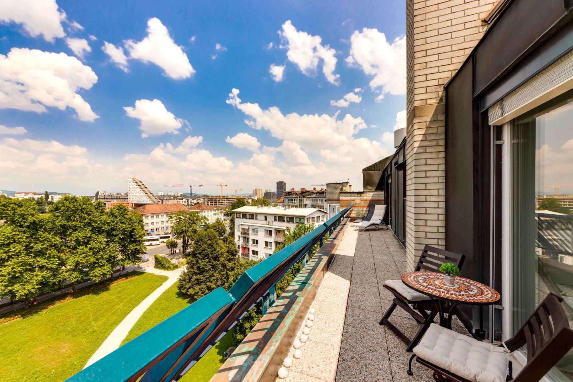 Luxe Penthouse With A Castle View Laibach Exterior foto